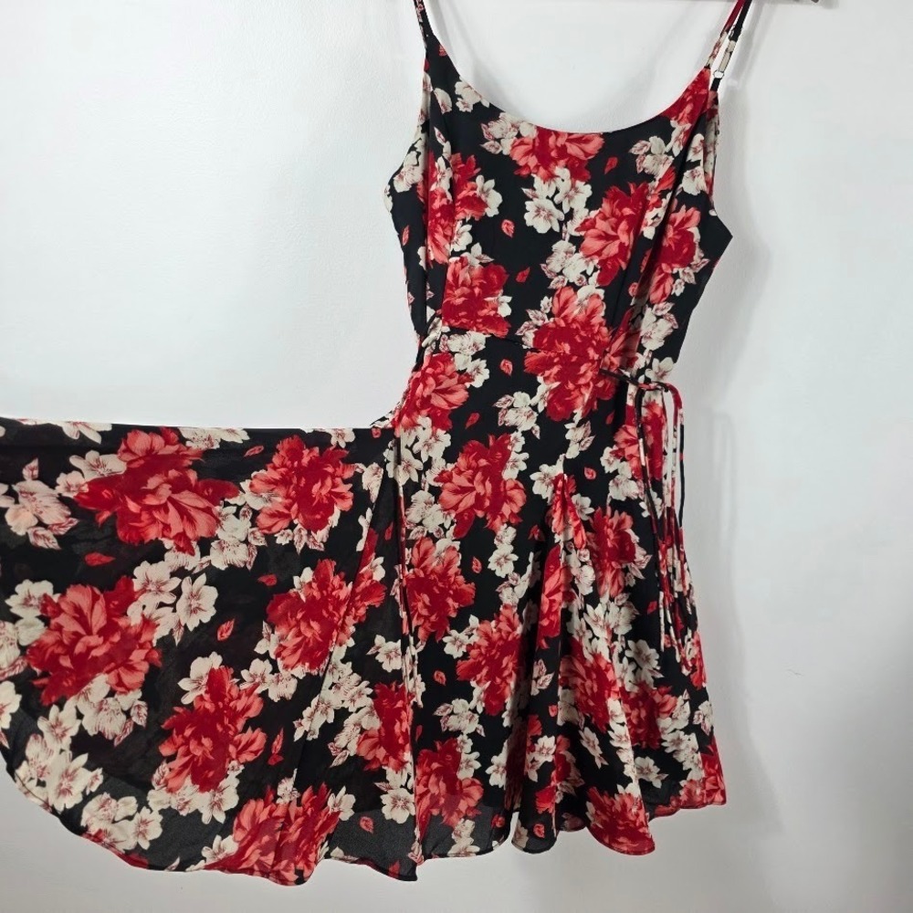 Oxygene Floral Mini Dress L New Fit Flare Spaghetti Strap Black Red‎ SS16DRE